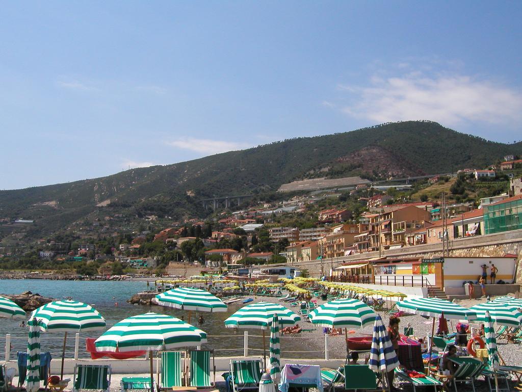 Villa Emma Ospedaletti Bagian luar foto