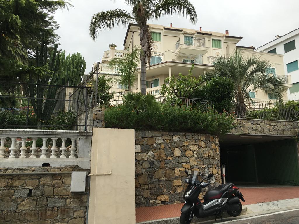 Villa Emma Ospedaletti Bagian luar foto