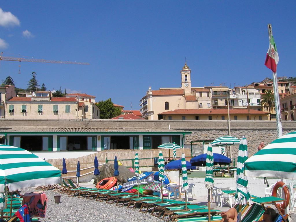 Villa Emma Ospedaletti Bagian luar foto